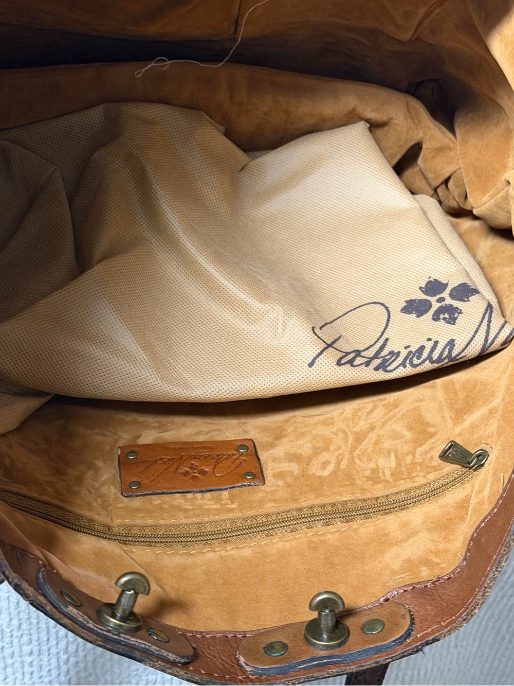 Beautiful Patricia Nash Brown Artistic Design Tote
Bag w/Leather Trim & dust bag - Picture 8 of 10